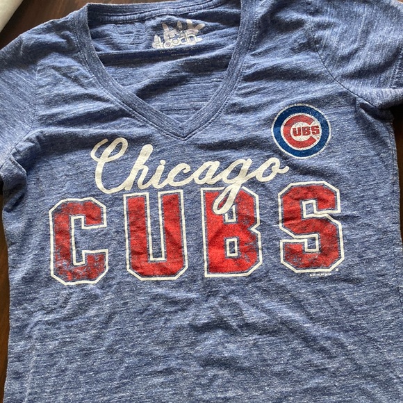 🌲 Chicago CUBS Womens Vneck Distressed shirt size medium - Picture 1 of 4